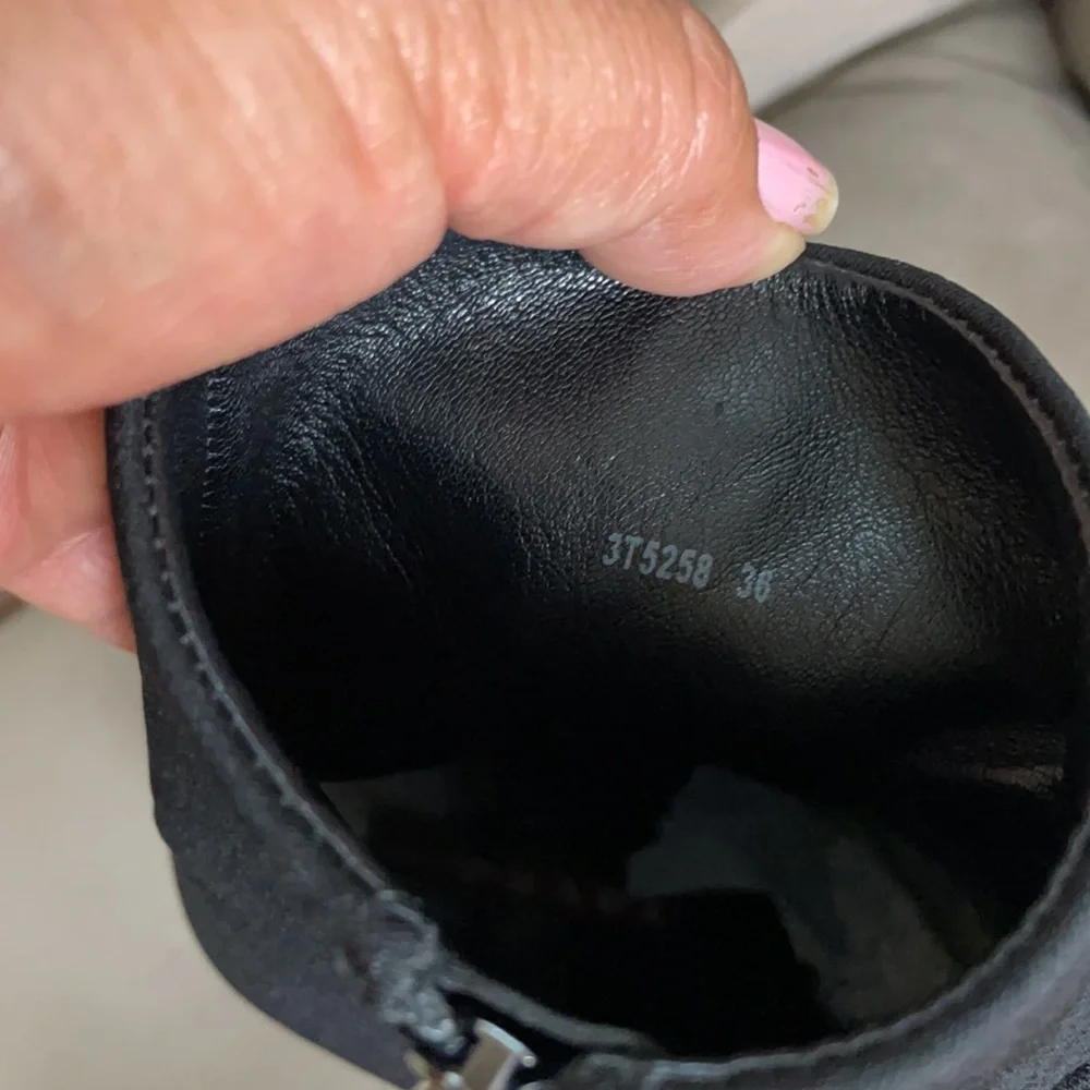 PRADA - Picture 6 of 15